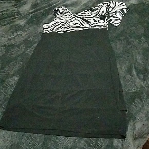 Dress - Picture 3 of 5